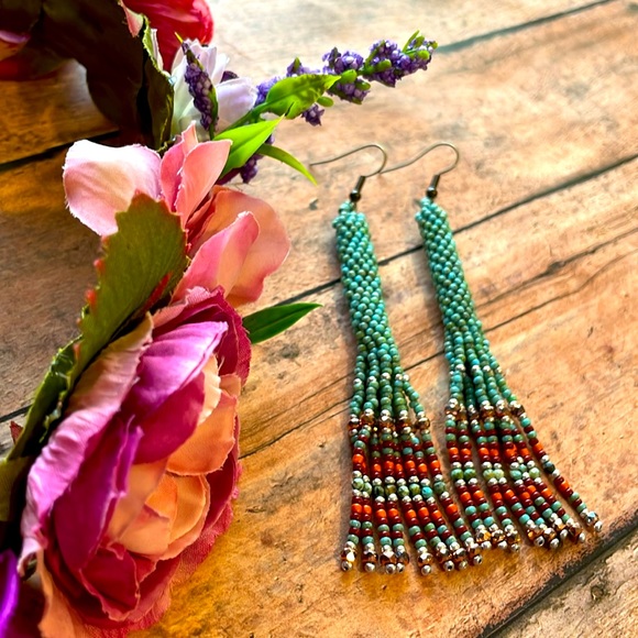 Twister beaded earring - Picture 3 of 5